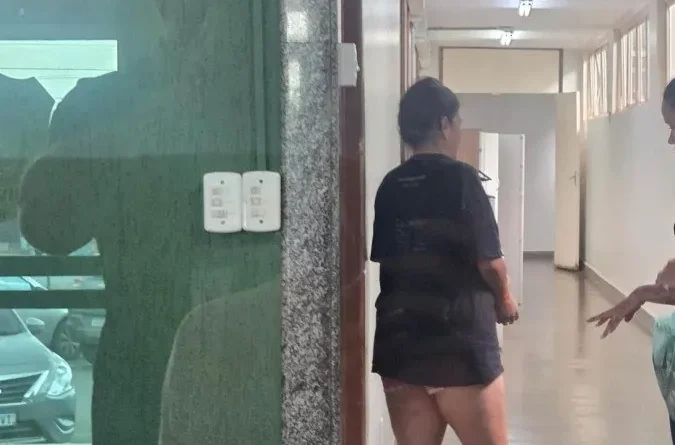 Justiça solta mãe de bebê encontrado carbonizado e mantém prisão de companheiro