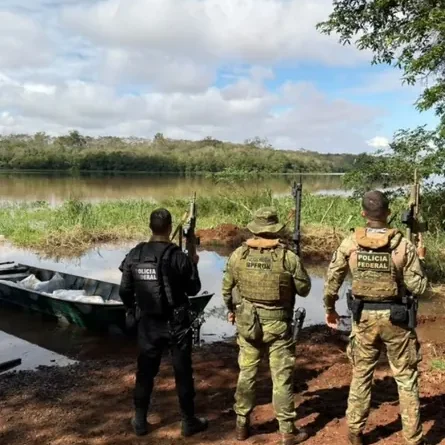 PF e PMPR apreendem 337,5 kg de agrotóxicos e cigarros de origem paraguaia em Guaíra/PR