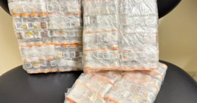 PF prende suspeito por crime contra a saúde pública e apreende 240 ampolas de medicamento.