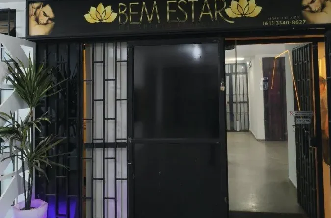 Polícia fecha casa de prostituição que funcionava sob fachada de casa de massagem