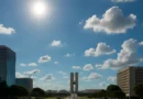 Previsão do tempo hoje para Brasília (DF) - sol com algumas nuvens; chove rápido durante o.