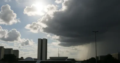 Previsão do tempo hoje para Brasília (DF) - sol com muitas nuvens; pancadas de chuva à.