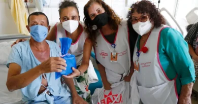 Voluntários transformam tempo em cuidado há 61 anos no Hospital de Base