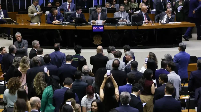 Alcolumbre marca votação da PEC pelo fim da 6x1 para quarta-feira