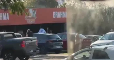 Atirador dispara de carro e fere três pessoas em bar de Santa Maria Atirador dispara de carro e fere três pessoas em bar de Santa Maria