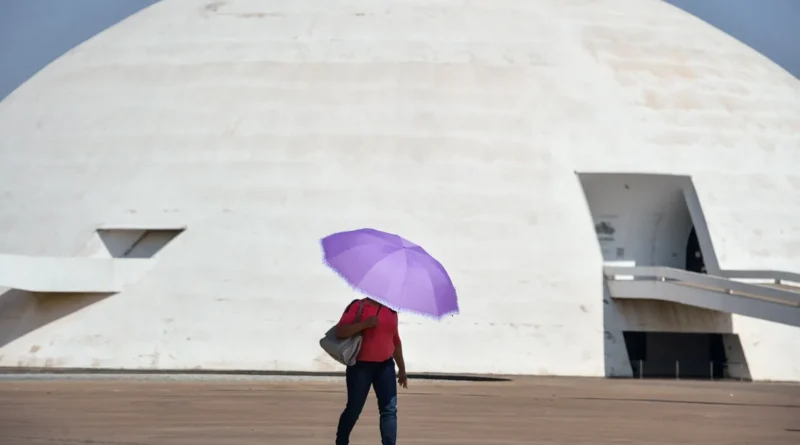 DF terá fim de semana quente, com previsão de chuvas isoladas no segundo turno das eleições