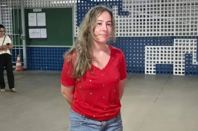 Eleitora consegue votar no Elefante Branco após prorrogação