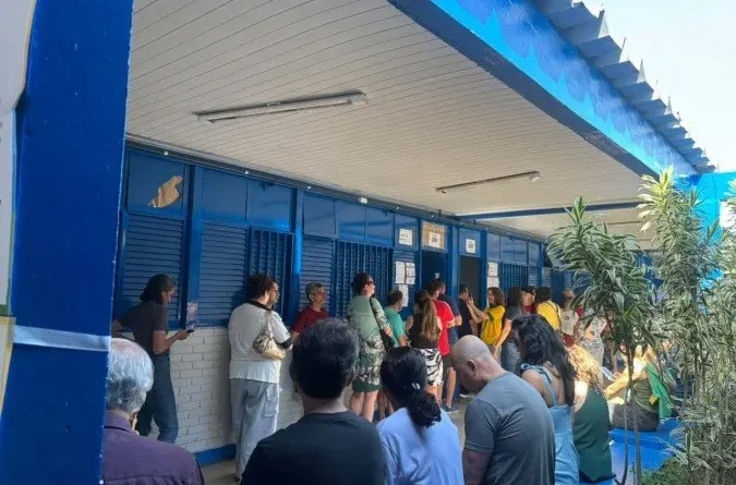 Eleitores enfrentam filas nas primeiras horas de votação no SIG e Lago Norte