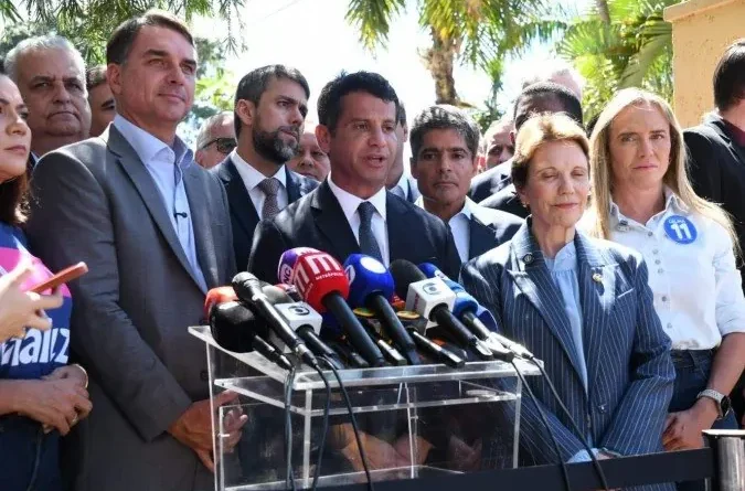 Em reunião com Celina, Flávio Bolsonaro acena ao Congresso, ataca governo Lula