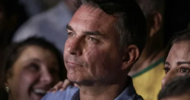 Em sabatina, Flávio não explica propostas e faz acusações sem provas Em sabatina na TV. Em sabatina, Flávio não explica propostas e faz acusações sem provas Em sabatina na TV.