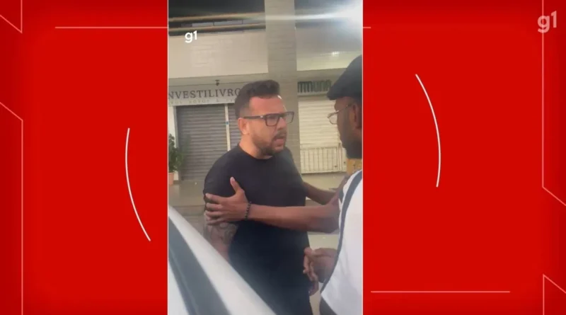 Homem ameaça prender jovem por 'fazer o L' após ato pró-Lula em Brasília; VÍDEO