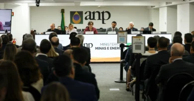 Leilão da ANP arrecada R$ 3 bilhões com a venda de 49 blocos Estão previstos investimentos.