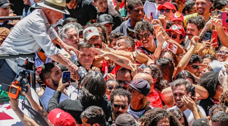 Lula afirma que PT entrará na Justiça contra suspensão de canal O canal Exército do Lula foi criado pelo deputado André Janones (Rede-MG) e reuniu mais de 3 milhões de apoiadores.