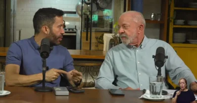 Lula participa de live do “exército” e estimula ida de idosos às urnas Lula participa de live do “exército” e estimula ida de idosos às urnas