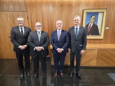 Presidente em exercício do TJDFT recebe