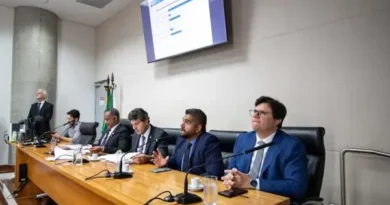 Técnicos apresentam o andamento das metas fiscais do governo 15/10/2026 12 - 25