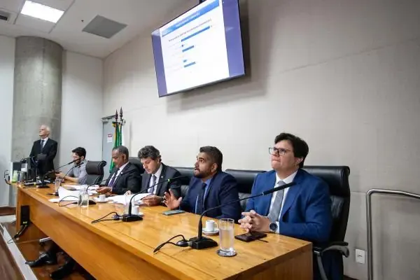 Técnicos apresentam o andamento das metas fiscais do governo 15/10/2026 12 - 25