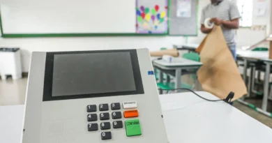 TRE-SP substitui 52 urnas que apresentaram problemas no estado Do total de urnas trocadas. TRE-SP substitui 52 urnas que apresentaram problemas no estado Do total de urnas trocadas.